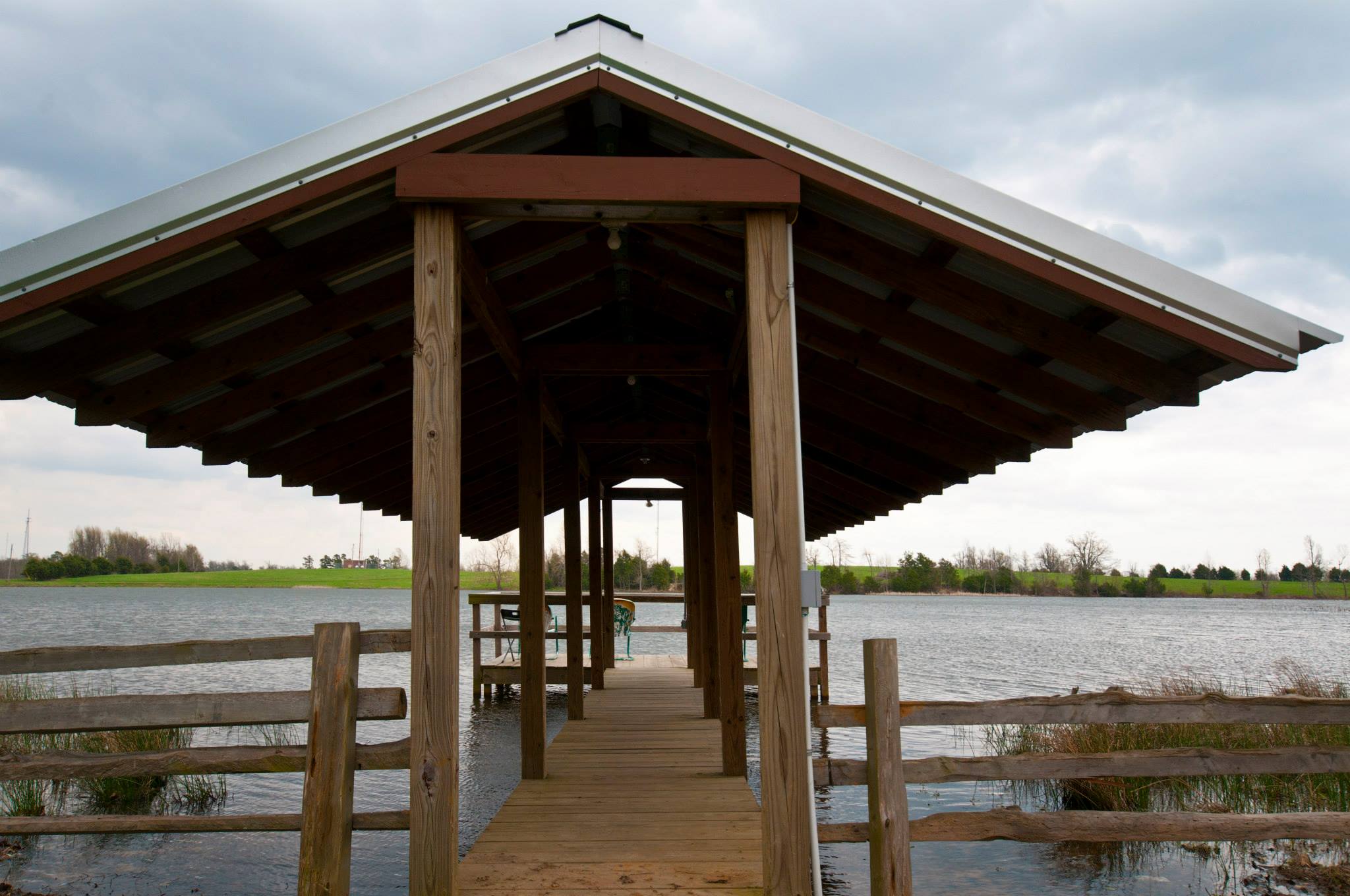 Fishermen, hunters, hikers, atv four-wheelers, mountain bikers, kids and grandparents all enjoy this lakeside mountain vacation cabin.