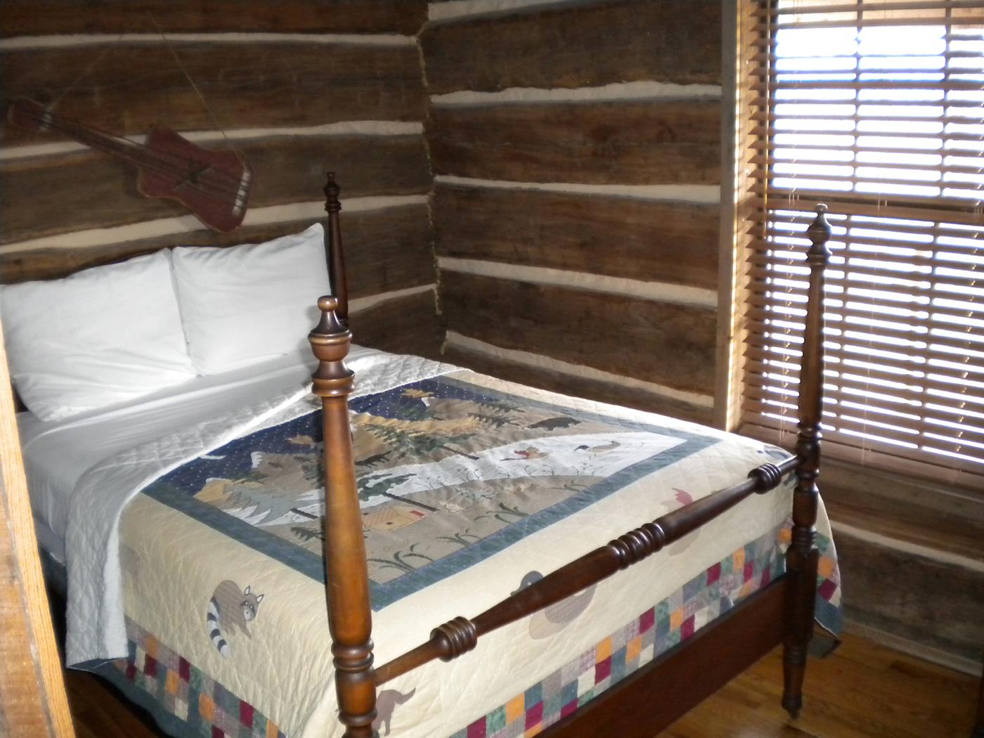 Ozark mountain family log cabin rental near Harrison AR