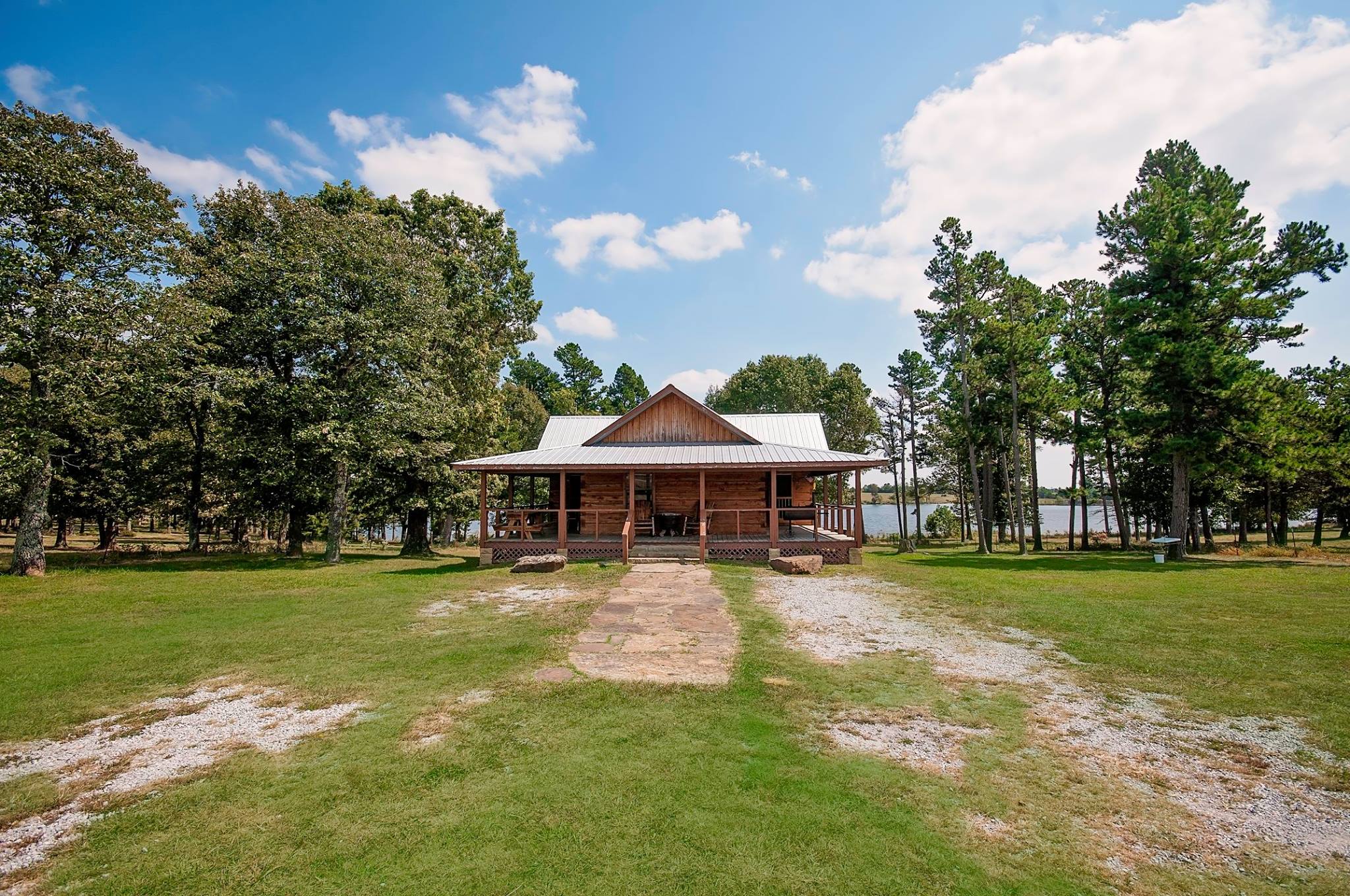 Luxury cabin for rent near Buffalo National River  Park comes with PRIVATE 22 acre lake.
