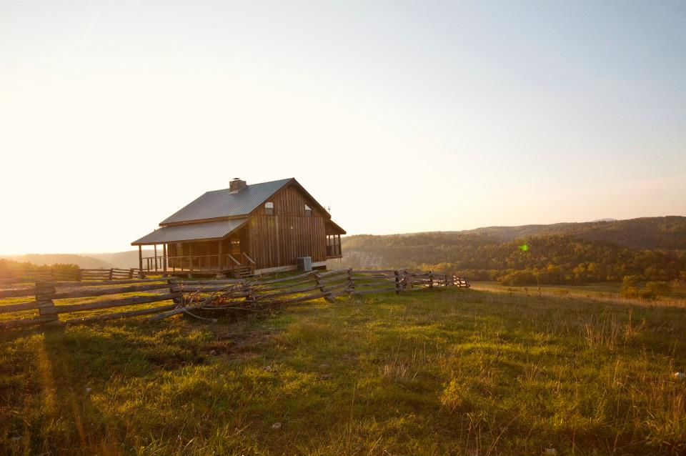 Secluded cabin in Arkansas for rent for week-ends or vacations.