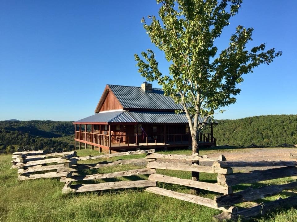 Secluded cabin in Arkansas for rent for week-ends or vacations.