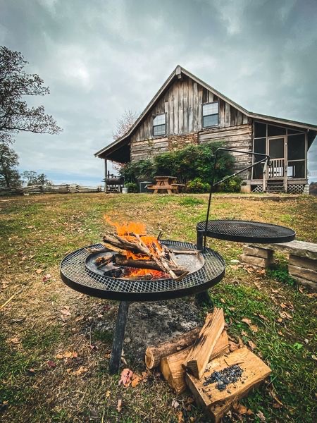 Remote Pioneer Buffalo River Log Cabin for romantic couples and cozy family reunions.