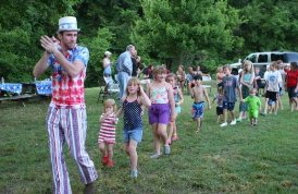 Family reunion games and activities at our Arkansas cabin rentals.