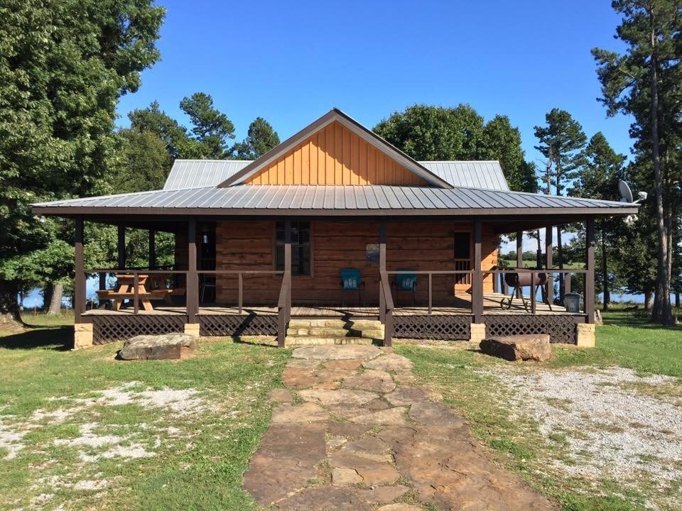 Best log cabin inn for lake lovers in arkansas and missouri